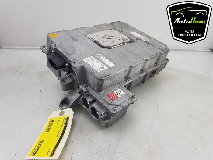 Inverter van een Porsche Taycan (Y1A) 4S 2021