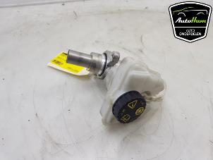 Gebruikte Hoofdremcilinder Mercedes C (W206) C-300 2.0 EQ Boost Turbo Prijs € 50,00 Margeregeling aangeboden door AutoHam