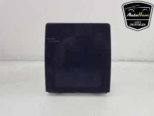 Gebruikte Display Multi Media regelunit Renault Arkana (RJLL) 1.6 E-Tech 145 16V Prijs € 375,00 Margeregeling aangeboden door AutoHam