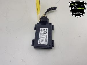 Gebruikte Dode hoek sensor Renault Arkana (RJLL) 1.6 E-Tech 145 16V Prijs € 150,00 Margeregeling aangeboden door AutoHam