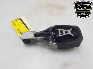 Gebruikte Versnellingsbak Steun Peugeot 3008 II (M4/MC/MJ/MR) 1.2 12V e-THP PureTech 130 Prijs € 15,00 Margeregeling aangeboden door AutoHam