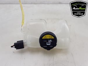 Gebruikte Koelwater Reservoir Volvo XC60 II (UZ) 2.0 T6 16V Recharge, Twin Engine AWD Prijs € 15,00 Margeregeling aangeboden door AutoHam