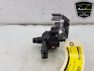 Gebruikte Extra waterpomp Peugeot 308 SW (F4/FC/FN/FR) 1.6 16V HYbrid 180 e-EAT8 Prijs € 75,00 Margeregeling aangeboden door AutoHam