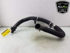 Gebruikte Intercooler Buis Peugeot 308 SW (F4/FC/FN/FR) 1.6 16V HYbrid 180 e-EAT8 Prijs € 40,00 Margeregeling aangeboden door AutoHam