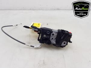 Gebruikte Deurslot Mechaniek 4Deurs rechts-achter Peugeot 3008 II (M4/MC/MJ/MR) 1.2 12V e-THP PureTech 130 Prijs € 50,00 Margeregeling aangeboden door AutoHam