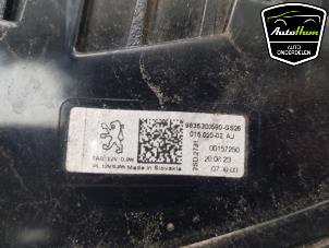 Gebruikte Achterlicht rechts Peugeot 308 SW (F4/FC/FN/FR) 1.6 16V HYbrid 180 e-EAT8 Prijs € 85,00 Margeregeling aangeboden door AutoHam