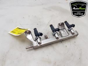 Gebruikte Injector brug Peugeot 208 II (UB/UH/UP) 1.2 Vti 12V PureTech 75 Prijs € 50,00 Margeregeling aangeboden door AutoHam