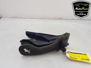 Gebruikte Gaspedaal Volkswagen Caddy III (2KA,2KH,2CA,2CH) 1.6 TDI 16V Prijs € 50,00 Margeregeling aangeboden door AutoHam