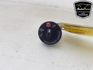 Gebruikte Airbag Sensor Renault Kadjar (RFEH) 1.2 Energy TCE 130 Prijs € 25,00 Margeregeling aangeboden door AutoHam
