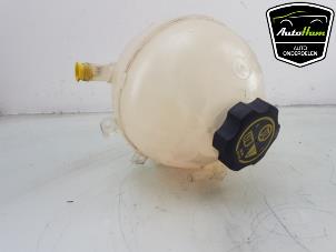 Gebruikte Koelvloeistof Reservoir Opel Insignia Sports Tourer 1.5 Turbo 16V 165 Prijs € 15,00 Margeregeling aangeboden door AutoHam
