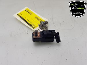 Gebruikte Accu sensor Mitsubishi Space Star (A0) 1.2 12V Prijs € 20,00 Margeregeling aangeboden door AutoHam