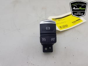 Gebruikte Schakelaar handrem Renault Megane IV (RFBB) 1.2 Energy TCE 100 Prijs € 20,00 Margeregeling aangeboden door AutoHam