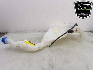 Gebruikte Ruitensproeiertank voor Tesla Model S 75D Prijs € 30,25 Inclusief btw aangeboden door AutoHam