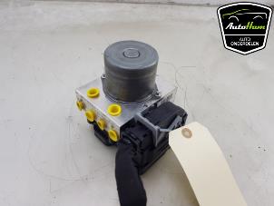 Gebruikte ABS Pomp Volvo XC40 (XZ) 1.5 T4 Plug-in Hybrid 12V Prijs € 250,00 Margeregeling aangeboden door AutoHam