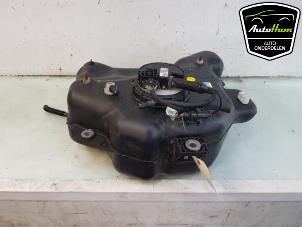 Gebruikte Adblue tank Porsche Macan (95B) 3.0 S Diesel V6 24V Prijs € 750,00 Margeregeling aangeboden door AutoHam