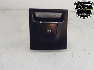 Gebruikte Schakelaar handrem Porsche Macan (95B) 3.0 S Diesel V6 24V Prijs € 20,00 Margeregeling aangeboden door AutoHam