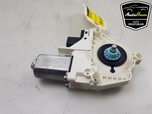 Gebruikte Motor electrisch raam Tesla Model Y (5YJY) Long Range 72kWh Prijs € 60,50 Inclusief btw aangeboden door AutoHam