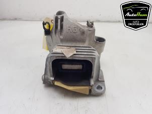 Gebruikte Motorsteun Renault Scénic III (JZ) 2.0 16V CVT Prijs € 30,00 Margeregeling aangeboden door AutoHam