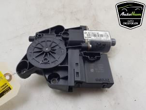 Gebruikte Motor electrisch raam Renault Scénic III (JZ) 2.0 16V CVT Prijs € 30,00 Margeregeling aangeboden door AutoHam