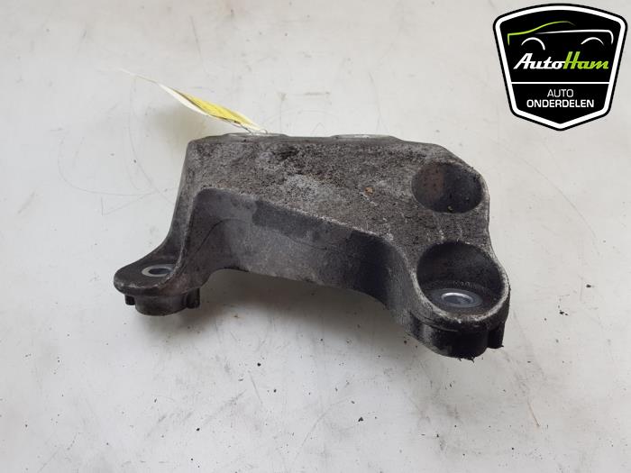 Gebruikte Versnellingsbak Steun Opel Astra K 1.0 SIDI Turbo 12V Prijs € 15,00 Margeregeling aangeboden door AutoHam