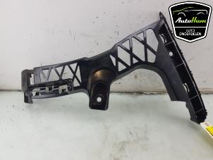 Gebruikte Bumpersteun links-achter Mercedes CLA (118.3) 1.3 CLA-180 Turbo 16V Prijs € 20,00 Margeregeling aangeboden door AutoHam