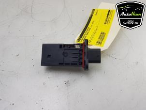 Gebruikte Luchthoeveelheidsmeter Landrover Range Rover V (LK) 3.0 V6 P510e Prijs € 40,00 Margeregeling aangeboden door AutoHam