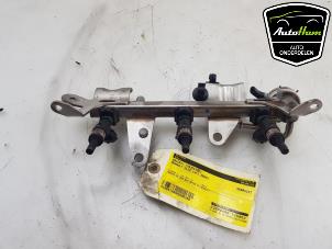 Gebruikte Injector brug Renault Clio IV Estate/Grandtour (7R) 0.9 Energy TCE 90 12V Prijs € 75,00 Margeregeling aangeboden door AutoHam