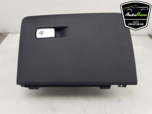 Gebruikte Handschoenenkastje BMW X3M (F97) 3.0 TwinPower Turbo 24V Competition Prijs € 95,00 Margeregeling aangeboden door AutoHam