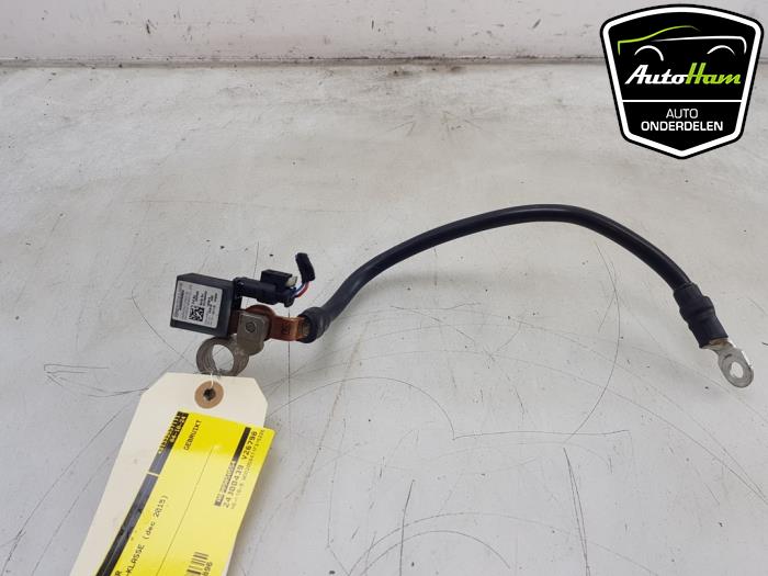 Accu sensor van een Mercedes-Benz C (W205) C-350 e 2.0 16V 2015