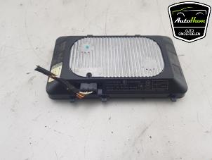 Gebruikte Draadloze oplader Volkswagen Taigo 1.0 TSI 110 12V Prijs € 50,00 Margeregeling aangeboden door AutoHam