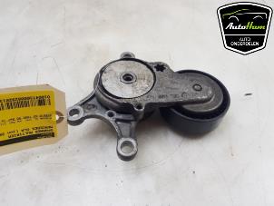 Gebruikte Spanner multiriem Mercedes CLA (117.3) 1.6 CLA-180 16V Prijs € 30,00 Margeregeling aangeboden door AutoHam