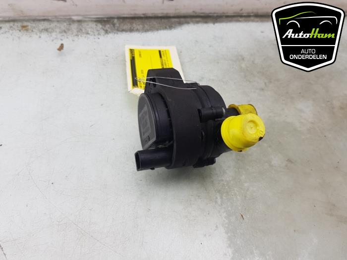 Gebruikte Extra waterpomp Mercedes AMG GT (C190) 4.0 R V8 Biturbo Prijs € 25,00 Margeregeling aangeboden door AutoHam