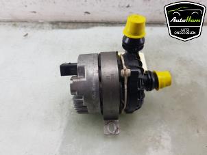 Gebruikte Watercirculatiepomp Mercedes AMG GT (C190) 4.0 R V8 Biturbo Prijs € 75,00 Margeregeling aangeboden door AutoHam