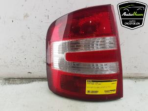 Gebruikte Achterlicht links Skoda Fabia (6Y5) 1.4i 16V Prijs € 25,00 Margeregeling aangeboden door AutoHam