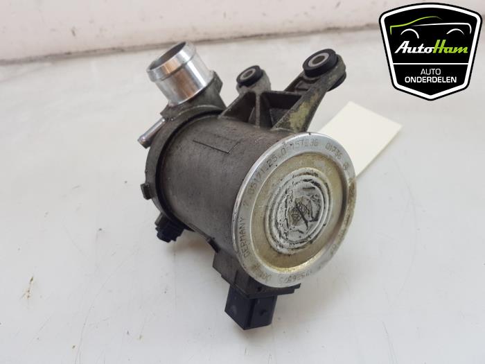 Waterpomp van een Mercedes-Benz C (W205) C-350 e 2.0 16V 2015