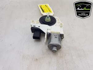 Gebruikte Motor electrisch raam Tesla Model Y (5YJY) Long Range 72kWh Prijs € 60,50 Inclusief btw aangeboden door AutoHam