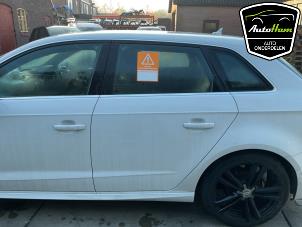 Gebruikte Portier 4Deurs links-achter Audi A3 Sportback (8VA/8VF) 1.6 TDI Ultra 16V Prijs € 365,00 Margeregeling aangeboden door AutoHam
