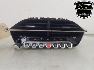 Gebruikte Regelunit Multi Media Peugeot 208 II (UB/UH/UP) e-208 50 kWh Prijs € 75,00 Margeregeling aangeboden door AutoHam