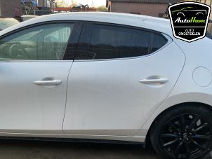 Gebruikte Portier 4Deurs links-achter Mazda 3 Sport (BP) 2.0 SkyActiv-X M Hybrid 16V Prijs € 475,00 Margeregeling aangeboden door AutoHam