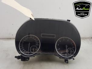 Gebruikte Cockpit Mercedes B (W246) 1.6 B-200 BlueEFFICIENCY Turbo 16V Prijs € 195,00 Margeregeling aangeboden door AutoHam