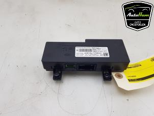 Gebruikte Module Telefoon Peugeot 5008 II (M4/MC/MJ/MR) 1.2 12V e-THP PureTech 130 Prijs € 40,00 Margeregeling aangeboden door AutoHam