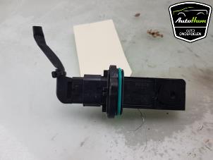 Gebruikte Luchthoeveelheidsmeter Opel Astra K Sports Tourer 1.0 ECOTEC Direct Injection Turbo 12V Prijs € 25,00 Margeregeling aangeboden door AutoHam