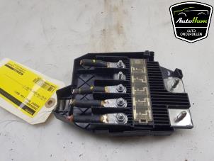 Gebruikte Zekeringkast Peugeot 5008 II (M4/MC/MJ/MR) 1.2 12V e-THP PureTech 130 Prijs € 40,00 Margeregeling aangeboden door AutoHam