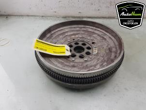 Gebruikte Dubbele massa vliegwiel Mercedes B (W246) 1.6 B-200 BlueEFFICIENCY Turbo 16V Prijs € 125,00 Margeregeling aangeboden door AutoHam