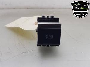 Gebruikte Handrem schakelaar Citroen C4 Berline (BA/BB/BC) ë-C4 50 kWh Prijs € 10,00 Margeregeling aangeboden door AutoHam