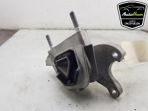 Gebruikte Versnellingsbak Steun Peugeot 208 II (UB/UH/UP) e-208 50 kWh Prijs € 30,00 Margeregeling aangeboden door AutoHam