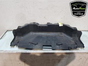 Gebruikte Beschermplaat bodem Peugeot 208 II (UB/UH/UP) e-208 50 kWh Prijs € 95,00 Margeregeling aangeboden door AutoHam