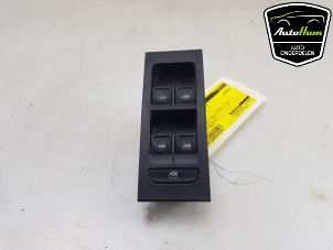 Gebruikte Elektrisch Raam Schakelaar Skoda Rapid 1.2 TSI 16V Prijs € 30,00 Margeregeling aangeboden door AutoHam