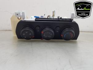 Gebruikte Chaufage Bedieningspaneel Dacia Sandero III 1.0 TCe 90 12V Prijs € 75,00 Margeregeling aangeboden door AutoHam