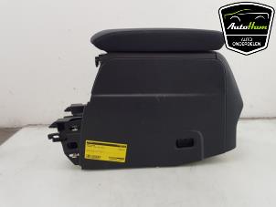 Gebruikte Armleuning Peugeot 208 II (UB/UH/UP) e-208 50 kWh Prijs € 50,00 Margeregeling aangeboden door AutoHam